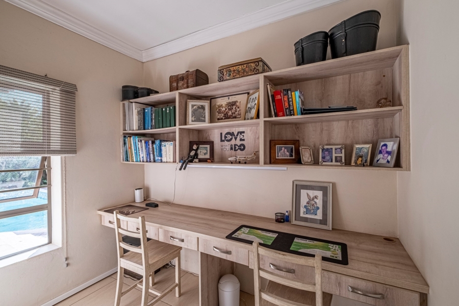 5 Bedroom Property for Sale in Summerstrand Eastern Cape